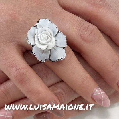 anello cammeo con rosa